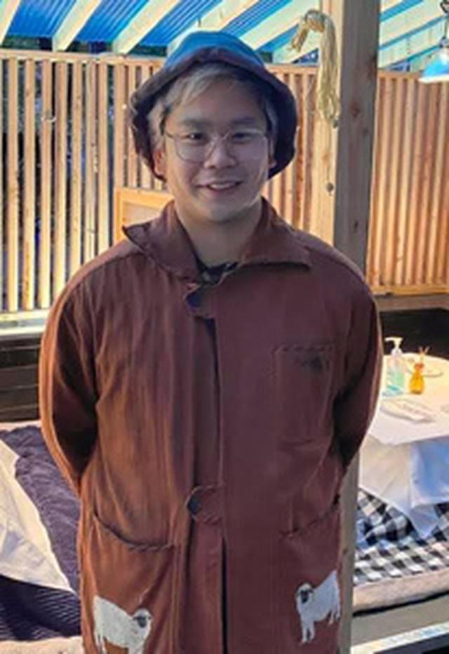 画像: プロフィール ドクター・クラーク共同経営者 金山 雄大(かなやま ゆうだい) 北海道札幌市の高校を卒業後、ニューヨークに渡る。FIT(ファッション工科大学)などでファッションを学ぶ。2014年に共同出資で居酒屋「IZAKAYA」をオープン。2020年に5店舗目となる「ドクター・クラーク」を開業した。コロナ禍でコタツを導入した北海道レストランが評判になり、コタツ目当ての客で連日予約が殺到した。現在ケータリング展開を検討中。