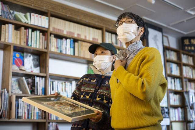 画像: 右が山本さんに“ 築地に潜ること ”をアドバイスした、事務局長の福地享子さん。インタビューした内容は、2月上旬の「トヨスの人」で公開いたしますので、お楽しみに!