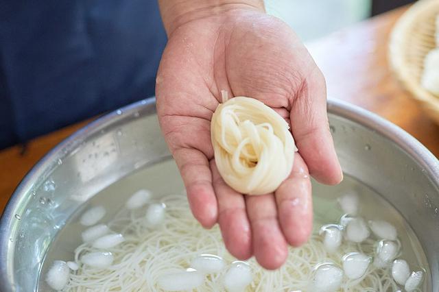 画像2: きじまりゅうたのオンラインストレスを癒す料理
触れて、香って癒される! 薬味たっぷりそうめん (2021年7月13日号)