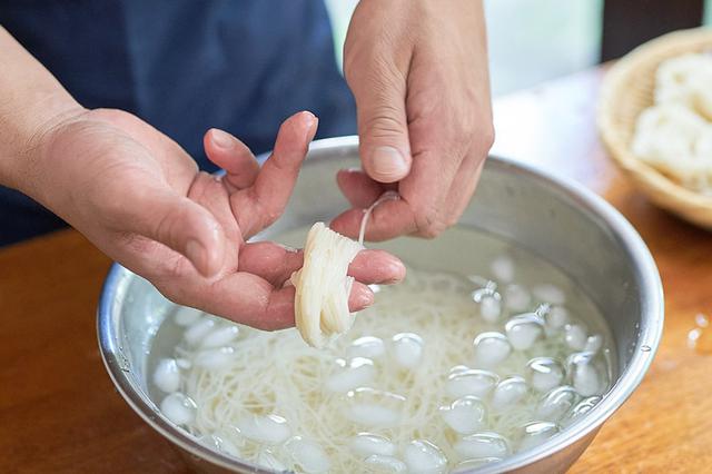 画像1: きじまりゅうたのオンラインストレスを癒す料理
触れて、香って癒される! 薬味たっぷりそうめん (2021年7月13日号)