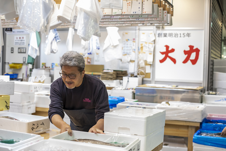 画像: 「魚を見る時は、太っているかお腹がしっかりしているかを見ることが大事」と原田さん