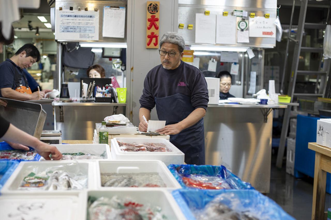 画像6: 創業は明治15年。老舗の誇りを未来へ:豊洲市場「大力商店」5代目・原田勝さん