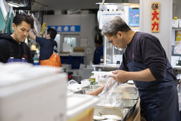 画像2: 創業は明治15年。老舗の誇りを未来へ:豊洲市場「大力商店」5代目・原田勝さん