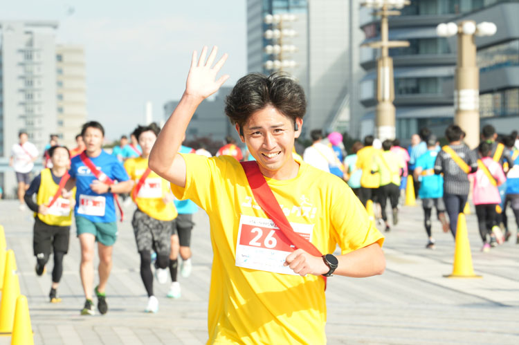 画像: 夢の広場付近では道路の幅も広くなり、ゆったりと走れます。カメラマンも発見しやすくなり、このような余裕も