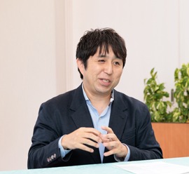 画像: KDDI株式会社 人事本部 人事戦略部 副部長 秋津 佳(あきつ けい)