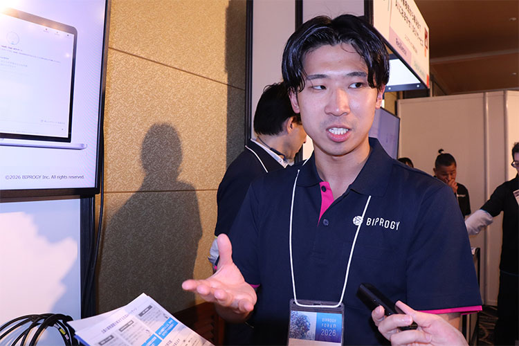 画像: 「スタートアップから大企業まで、さまざまな企業の規模や課題に合ったAIを提案しています」と話す若手担当者