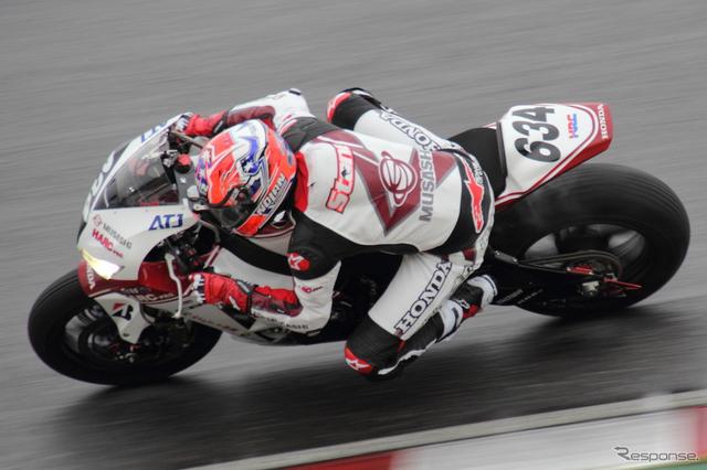 画像: Unfortunately, Stoner fell down due to machine trouble 1 hour after the race start. response.jp
