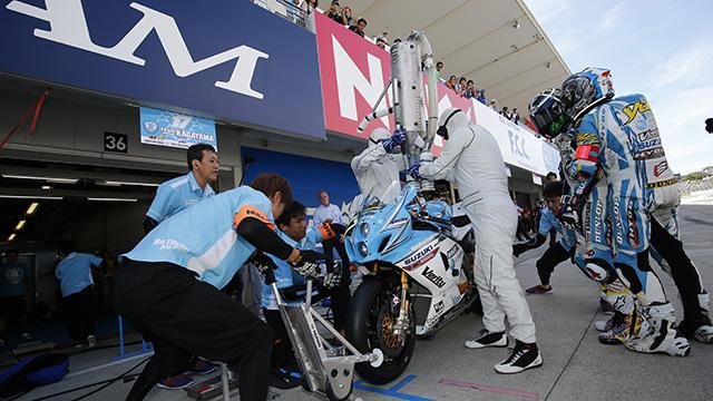 画像: pit stop is crucial. Top teams take 7 pit-stop strategy. You loose 10 second, you loose 2,3 positions www.suzukacircuit.jp
