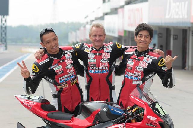 画像: Kevin Schwantz at Suzuka 8hours with his team mate Nobuatu Aoki(left), Satoshi Tsujimoto(Right) in 2014 www.aimexpousa.com