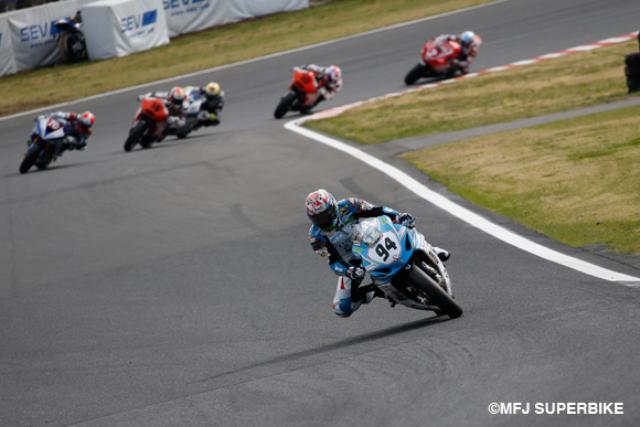 画像: #94 URAMOTO takes lead in race 1 www.superbike.jp
