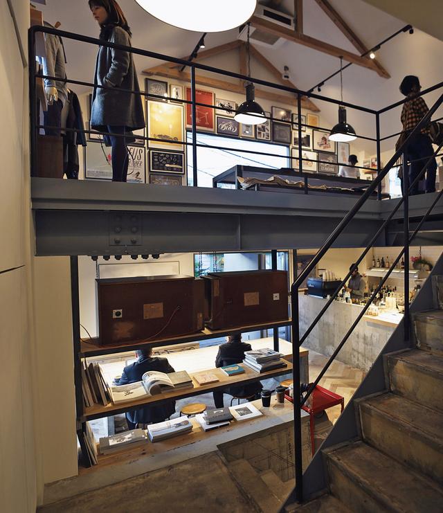 画像: top floor retail and gournd level cafe deuscustoms.com