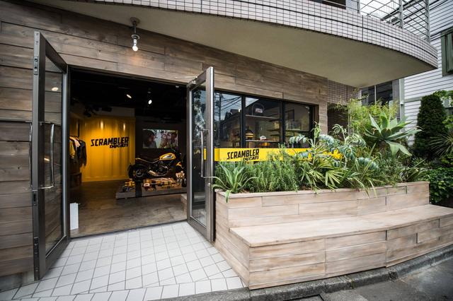 画像: just across the street from Deus Ex Macchina, on Cat Street www.ducatiscrambler-harajuku.com
