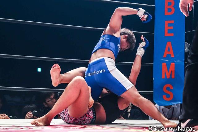 画像4: 村田夏南子3連勝!
1R1分17秒、TKO勝利‼︎