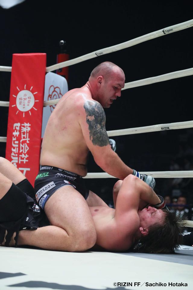 画像3: 第4試合 RIZIN トーナメントルール 5分 2R
テオドラス・オークストリスvsシモン・バヨル
Cygames presents RIZIN FIGHTING WORLD GP 2016 無差別級トーナメント 開幕戦