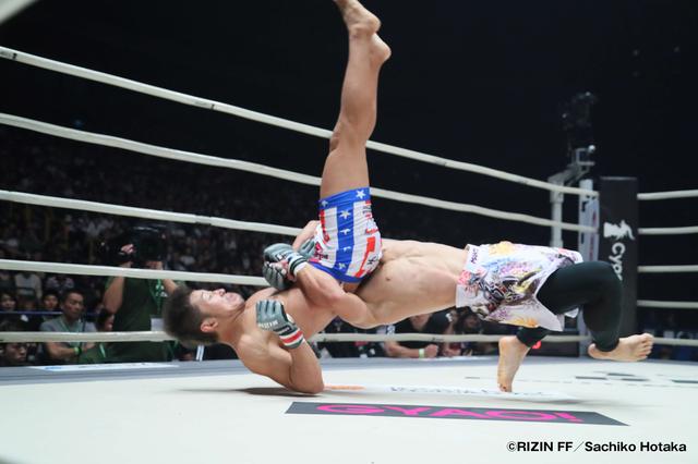 画像4: 第8試合 RIZIN MMAルール:1R10分 2R5分 62.0kg契約
才賀紀左衛門vs山本アーセン
Cygames presents RIZIN FIGHTING WORLD GP 2016 無差別級トーナメント 開幕戦