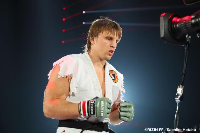 画像1: 第4試合 RIZIN トーナメントルール 5分 2R
テオドラス・オークストリスvsシモン・バヨル
Cygames presents RIZIN FIGHTING WORLD GP 2016 無差別級トーナメント 開幕戦