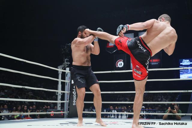 画像3: 第7試合 RIZIN トーナメントルール 5分 2R
イリー・プロハースカvsマーク・タニオス
Cygames presents RIZIN FIGHTING WORLD GP 2016 無差別級トーナメント 開幕戦