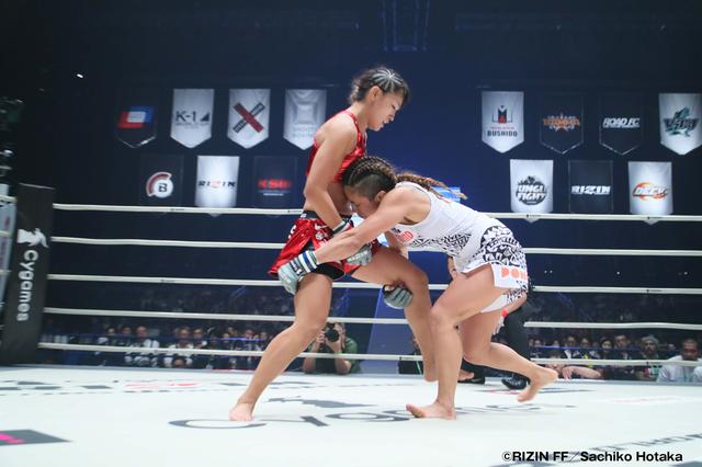 画像3: 第12試合 RIZIN女子MMAルール:5分3R 49.0kg契約
RENAvs山本美憂
Cygames presents RIZIN FIGHTING WORLD GP 2016 無差別級トーナメント 開幕戦