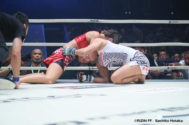 画像4: 第12試合 RIZIN女子MMAルール:5分3R 49.0kg契約
RENAvs山本美憂
Cygames presents RIZIN FIGHTING WORLD GP 2016 無差別級トーナメント 開幕戦