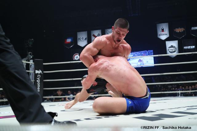 画像3: 第6試合 RIZIN トーナメントルール 5分 2R
カール・アルブレックソンvsワレンティン・モルダフスキー
Cygames presents RIZIN FIGHTING WORLD GP 2016 無差別級トーナメント 開幕戦