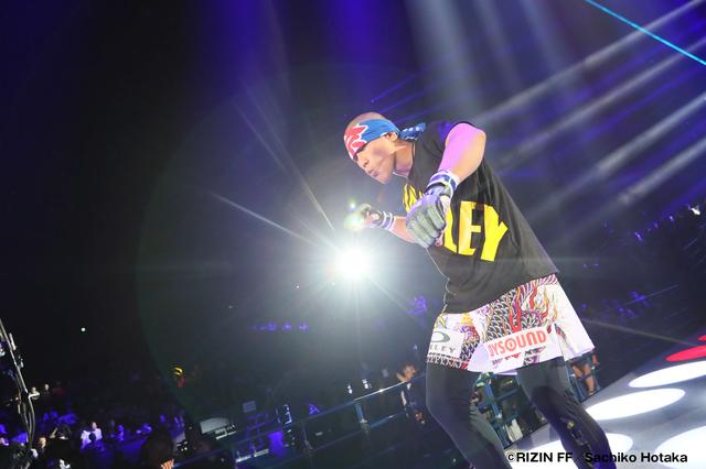 画像1: 第8試合 RIZIN MMAルール:1R10分 2R5分 62.0kg契約
才賀紀左衛門vs山本アーセン
Cygames presents RIZIN FIGHTING WORLD GP 2016 無差別級トーナメント 開幕戦