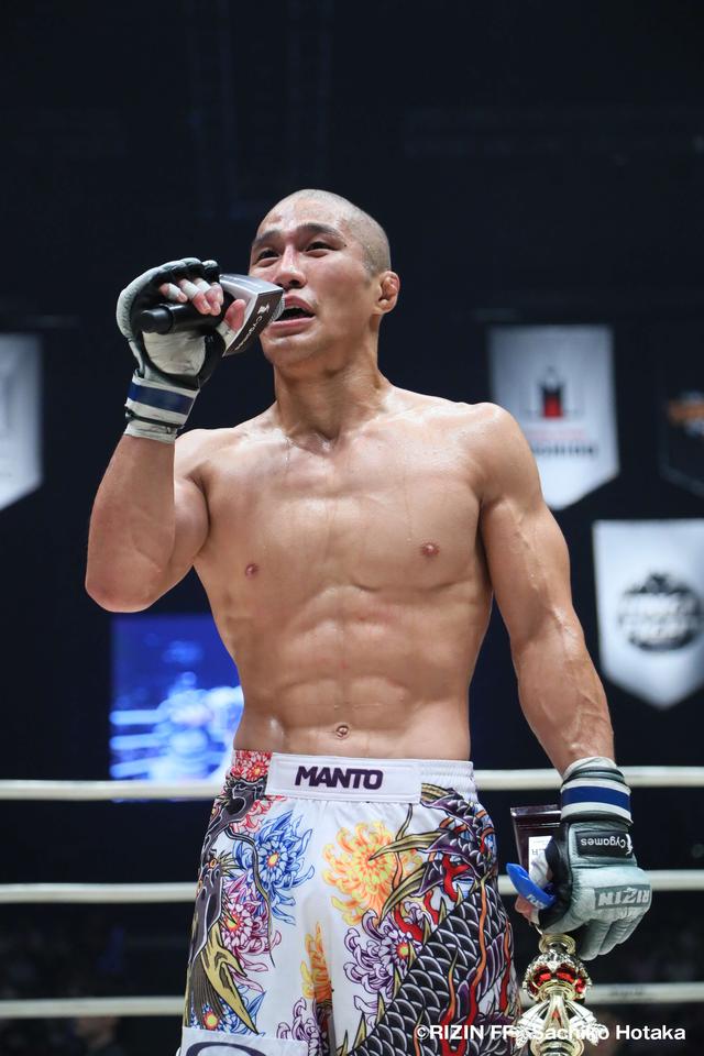 画像9: 第8試合 RIZIN MMAルール:1R10分 2R5分 62.0kg契約
才賀紀左衛門vs山本アーセン
Cygames presents RIZIN FIGHTING WORLD GP 2016 無差別級トーナメント 開幕戦