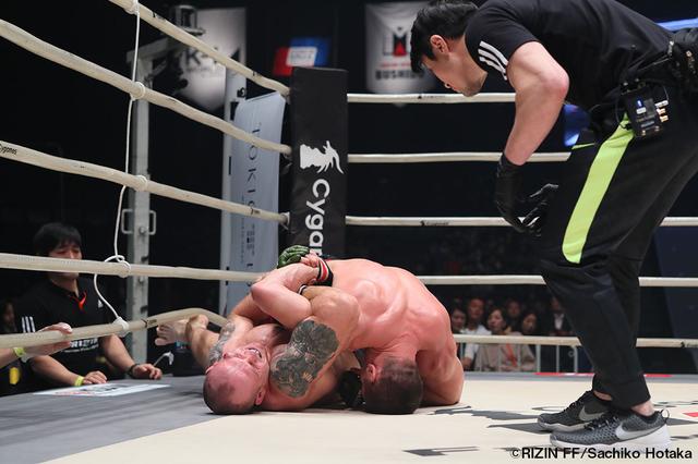 画像2: 第10試合 ワレンティン・モルダフスキー vs. シモン・バヨル(試合結果詳細)
Cygames presents RIZIN FIGHTING WORLD GP 2016 無差別級トーナメント 2nd ROUND