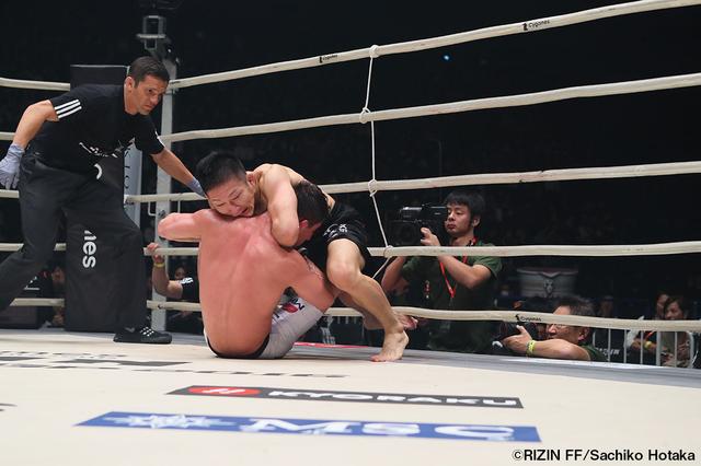 画像3: 第6試合 元谷友貴 vs. アラン・ナシメント(試合結果詳細)
Cygames presents RIZIN FIGHTING WORLD GP 2016 無差別級トーナメント 2nd ROUND