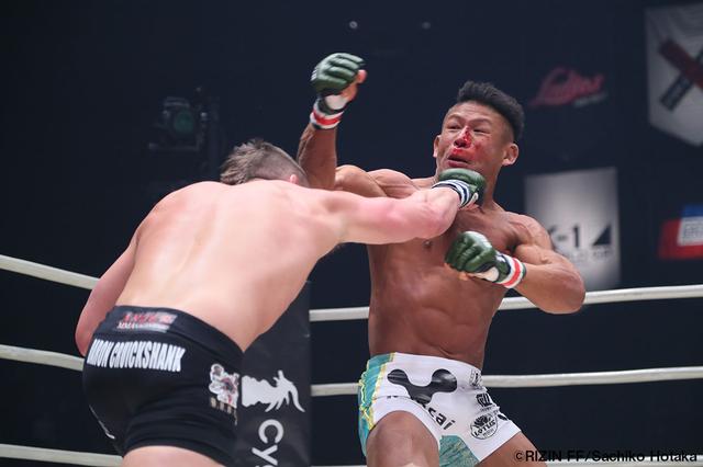 画像2: 第1試合:北岡悟 vs. ダロン・クルックシャンク(試合結果詳細)
Cygames presents RIZIN FIGHTING WORLD GP 2016 無差別級トーナメント 2nd ROUND