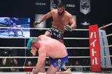 画像2: 第11試合 アミール・アリアックバリ vs. ヒース・ヒーリング(試合結果詳細)
Cygames presents RIZIN FIGHTING WORLD GP 2016 無差別級トーナメント 2nd ROUND