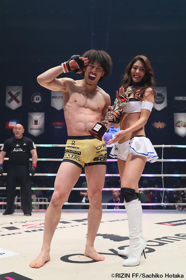 画像3: 第4試合 矢地祐介 vs. マリオ・シスムンド(試合結果詳細)
Cygames presents RIZIN FIGHTING WORLD GP 2016 無差別級トーナメント 2nd ROUND