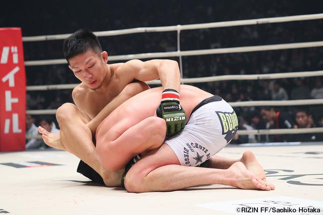 画像2: 第6試合 元谷友貴 vs. アラン・ナシメント(試合結果詳細)
Cygames presents RIZIN FIGHTING WORLD GP 2016 無差別級トーナメント 2nd ROUND