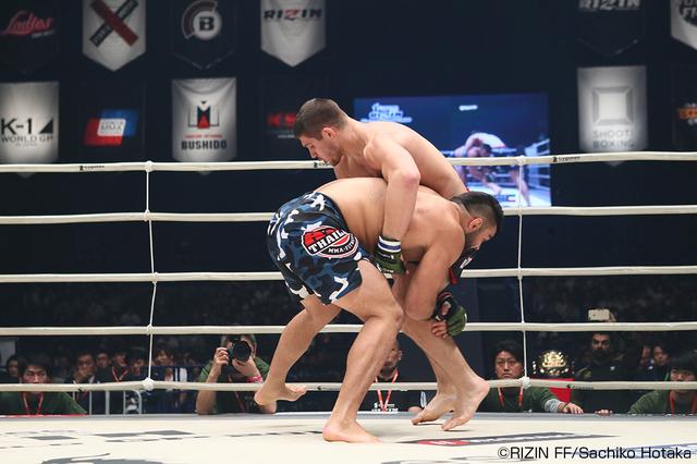 画像3: 第3試合 アミール・アリアックバリ vs. ワレンティン・モルダフスキー(試合結果詳細)Cygames presents RIZIN FIGHTING WORLD GP 2016 無差別級トーナメント Final ROUND