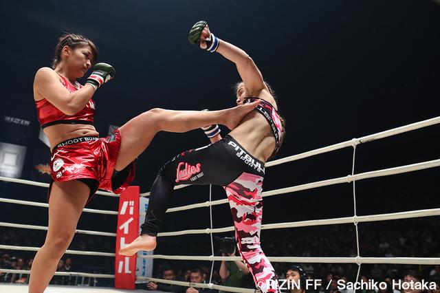 画像3: 第8試合 RENA vs. ハンナ・タイソン(試合結果詳細)Cygames presents RIZIN FIGHTING WORLD GP 2016 無差別級トーナメント Final ROUND