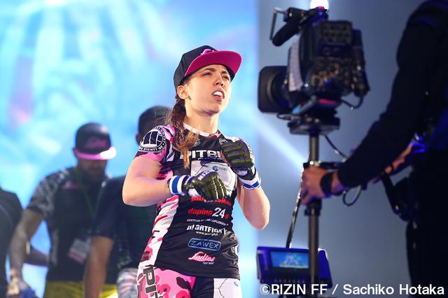画像1: 第8試合 RENA vs. ハンナ・タイソン(試合結果詳細)Cygames presents RIZIN FIGHTING WORLD GP 2016 無差別級トーナメント Final ROUND