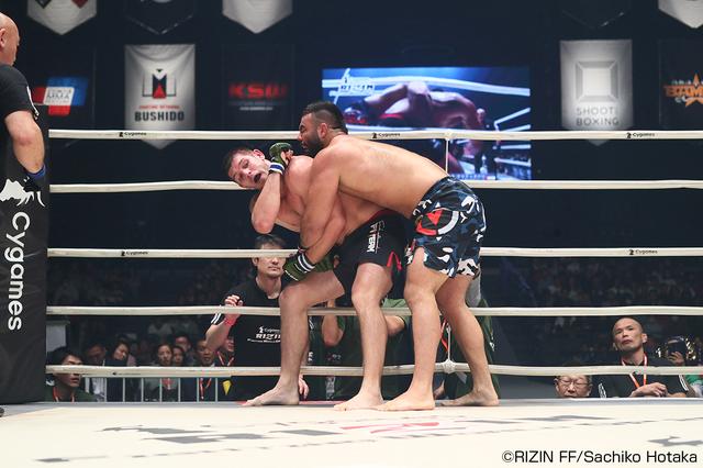 画像6: 第3試合 アミール・アリアックバリ vs. ワレンティン・モルダフスキー(試合結果詳細)Cygames presents RIZIN FIGHTING WORLD GP 2016 無差別級トーナメント Final ROUND