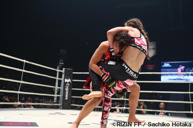 画像7: 第8試合 RENA vs. ハンナ・タイソン(試合結果詳細)Cygames presents RIZIN FIGHTING WORLD GP 2016 無差別級トーナメント Final ROUND