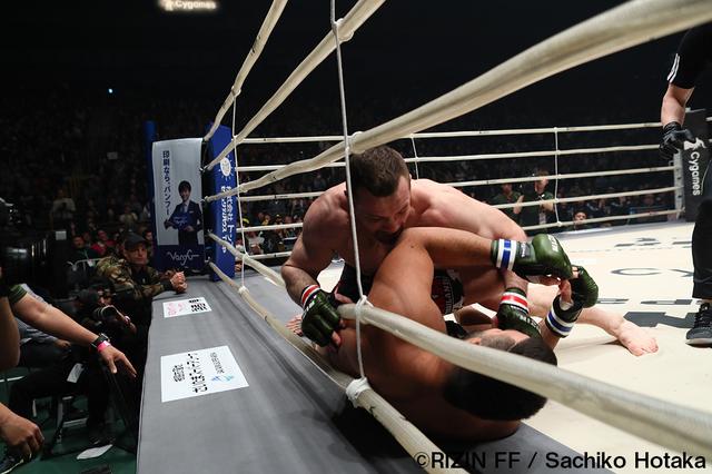 画像6: 第11試合 ミルコ・クロコップ vs. アミール・アリアックバリ(試合結果詳細)Cygames presents RIZIN FIGHTING WORLD GP 2016 無差別級トーナメント Final ROUND