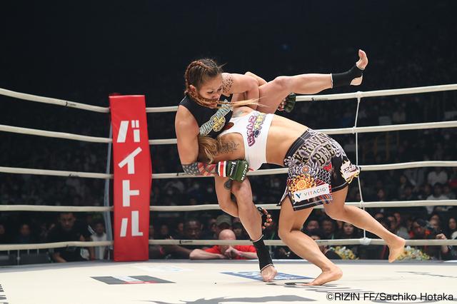 画像6: 第7試合 アンディ・ウィン vs. 山本美憂(試合結果詳細)Cygames presents RIZIN FIGHTING WORLD GP 2016 無差別級トーナメント Final ROUND