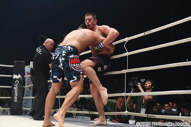 画像4: 第3試合 アミール・アリアックバリ vs. ワレンティン・モルダフスキー(試合結果詳細)Cygames presents RIZIN FIGHTING WORLD GP 2016 無差別級トーナメント Final ROUND