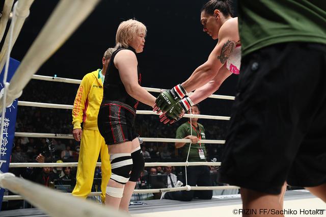 画像7: 第5試合 ギャビ・ガルシア vs. 堀田祐美子(試合結果詳細)Cygames presents RIZIN FIGHTING WORLD GP 2016 無差別級トーナメント Final ROUND