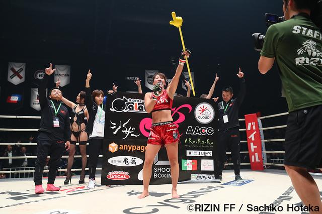 画像10: 第8試合 RENA vs. ハンナ・タイソン(試合結果詳細)Cygames presents RIZIN FIGHTING WORLD GP 2016 無差別級トーナメント Final ROUND