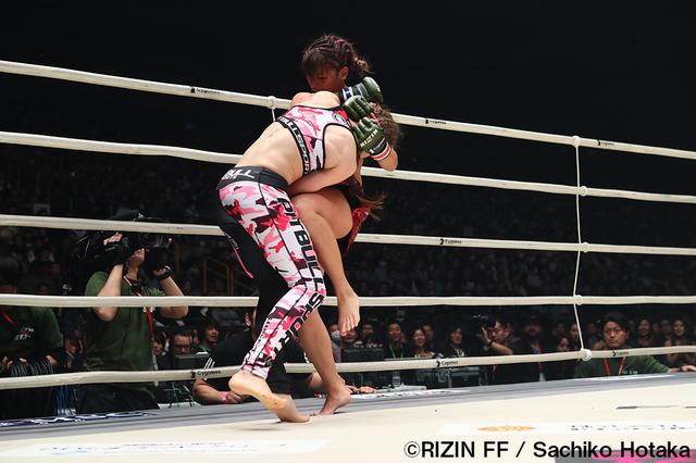 画像8: 第8試合 RENA vs. ハンナ・タイソン(試合結果詳細)Cygames presents RIZIN FIGHTING WORLD GP 2016 無差別級トーナメント Final ROUND