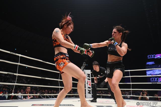 画像2: 女子格闘技の黎明期、そしてSMACK GIRLの代表選手だった石岡沙織がDEEP JEWELSでの活躍と実績をひっさげてRIZIN初参戦。スイスのストライカー、ベスターレ・キシャーを迎え撃つ。