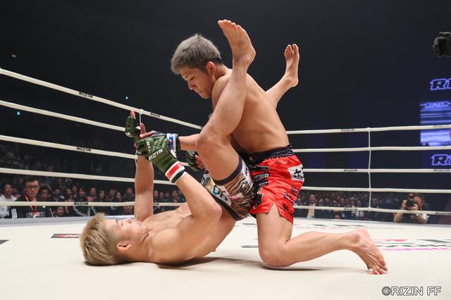 画像2: 注目を集めるRIZINフライ級戦線に、第3代ZSTフライ級王者・伊藤盛一郎が参戦。新世代ファイター、才賀紀左衛門と激突する!