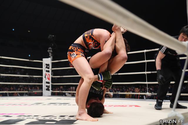 画像3: 女子格闘技の黎明期、そしてSMACK GIRLの代表選手だった石岡沙織がDEEP JEWELSでの活躍と実績をひっさげてRIZIN初参戦。スイスのストライカー、ベスターレ・キシャーを迎え撃つ。