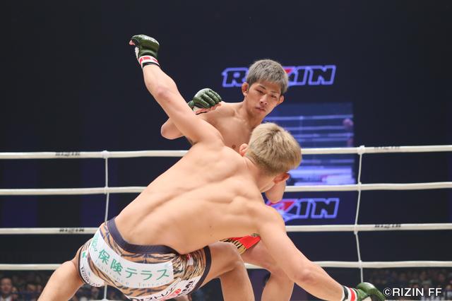 画像1: 注目を集めるRIZINフライ級戦線に、第3代ZSTフライ級王者・伊藤盛一郎が参戦。新世代ファイター、才賀紀左衛門と激突する!