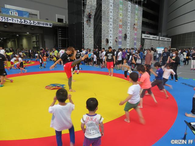 画像10: リオ五輪銀メダリストの太田忍が200人のちびっこたちにレスリングを指導!第2回RIZINレスリングキャンプ大盛況!!