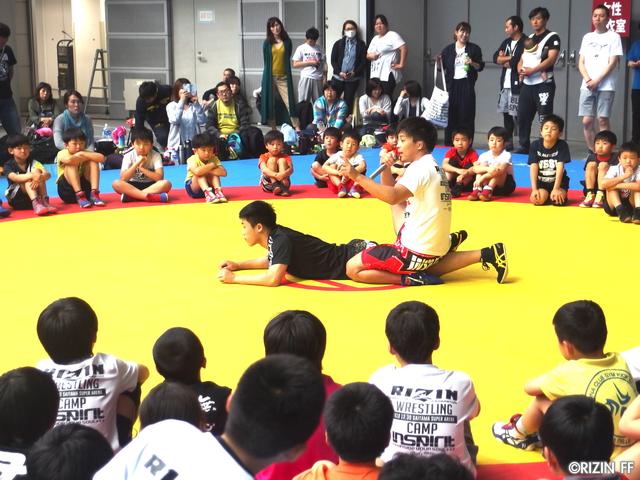 画像3: リオ五輪銀メダリストの太田忍が200人のちびっこたちにレスリングを指導!第2回RIZINレスリングキャンプ大盛況!!