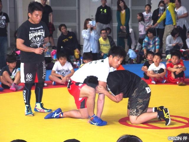 画像1: リオ五輪銀メダリストの太田忍が200人のちびっこたちにレスリングを指導!第2回RIZINレスリングキャンプ大盛況!!